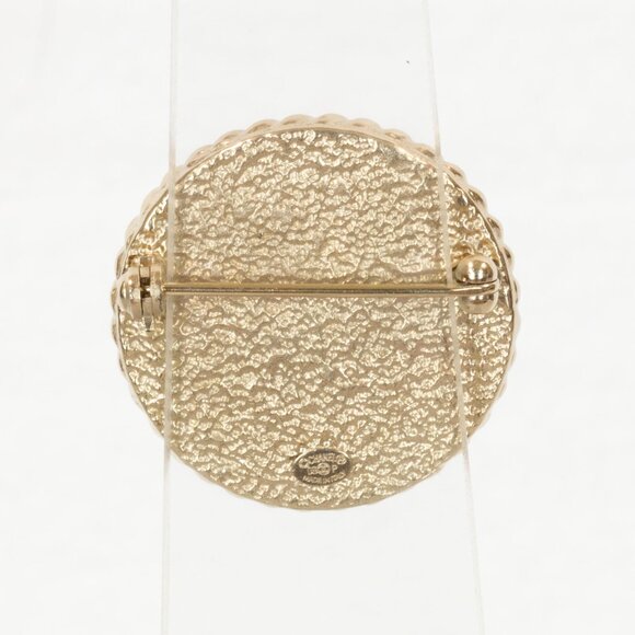 CHANEL WHITE WITH ROPE EDGE BLACK CC BUTTON BROOCHE 2008 COLLECTION - Picture 8 of 8